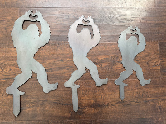 BIGFOOT / SASQUATCH making HEART HANDS with STAKE- Yard Metal Art - Steel Decor