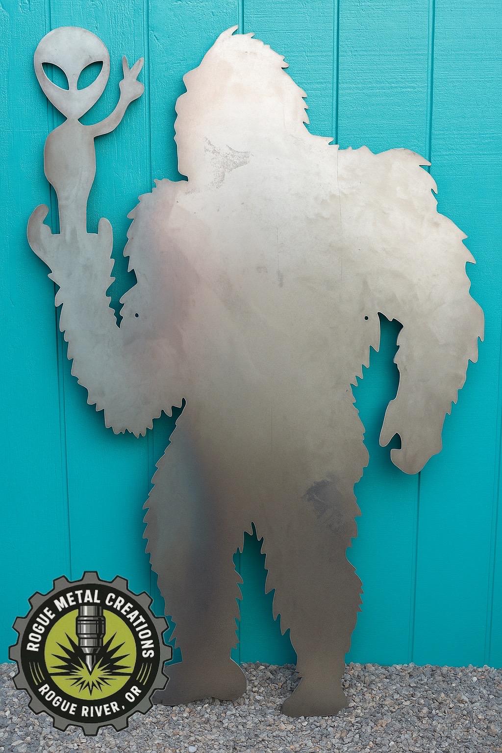 BIGFOOT / SAQUATCH Holding ALIEN Metal Cutout