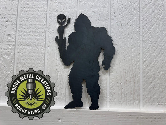 BIGFOOT / SAQUATCH Holding ALIEN Metal Cutout