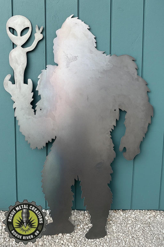 BIGFOOT / SAQUATCH Holding ALIEN Metal Cutout